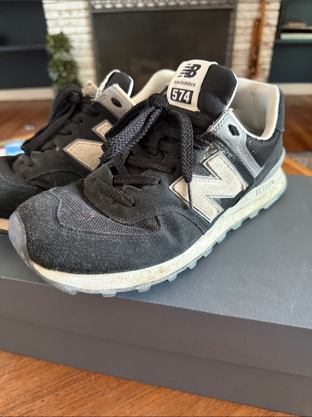 New Balance 574 - Picture 1 of 5